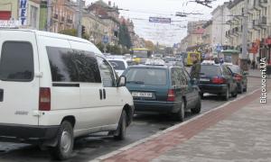 Луцьким таксистам хочуть зробити «нафаршировані» парковки