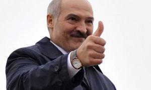 Лукашенко найняв для супроводу відбірних дівчат