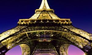 Ейфелеву вежу закрили через снігопад