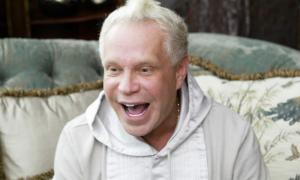 Моїсеєв роздавав автографи на гривнях