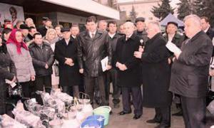 33 власникам трьох і більше корів подарували доїльні апарати 