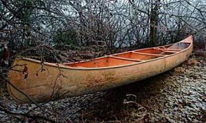 Чоловік вмерз в озеро, катаючись на каное