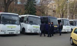 Майдан Незалежності оточили парканом і міліціонерами