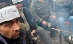 Чорнобильці не здаються — вони вирішили голодувати в Маріїнському парку