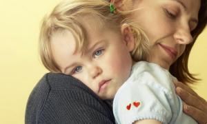 Влада намагається позбавити матерів-одиначок допомоги на дитину