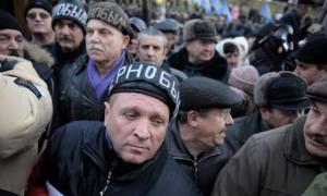 Двом чорнобильцям, голодуючим під Кабміном, стало погано