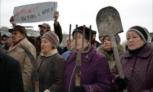 Пенсіонерів, які з вилами штурмували Донецьку ОДА, можуть посадити на 5 років