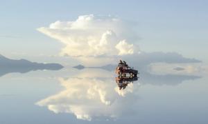 В Болівії існує озеро, яке місцеві називають границею неба та землі