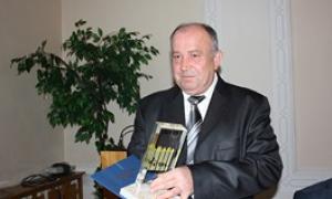 За садибу Липинського Клімчуку подарували цеглину