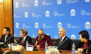 Далай-лама занепокоївся напруженою ситуацією в Україні