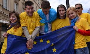 Українська молодь з усіх регіонів підтримує вступ у Євросоюз