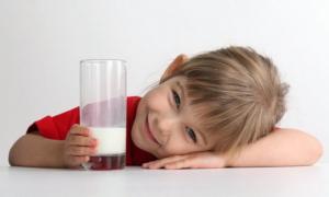 Склянка молока вранці збереже відчуття ситості до обіду