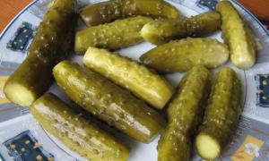 Українці найчастіше читали в Інтернеті про Тимошенко і малосольні огірки