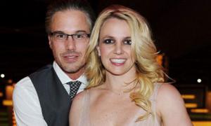 Бритні Спірз похвалилась обручкою з діамантом 