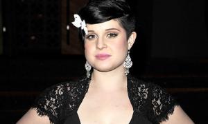 Келлі Осборн, упавши з ліжка, зламала руку в трьох місцях