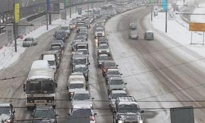 Москву засипало снігом — затори розтяглися на 3400 кілометрів