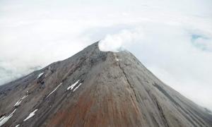 На Алясці прокинувся вулкан. Стовп попелу піднявся на 4 км