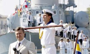 Янукович вирішив святкувати День флоту України разом із російським