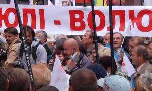 Біля Качанівської колонії мітинг і три пожежні машини
