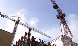 У Росії впали два будівельні крани