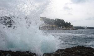 У Калінінградській області Росії шторм за ніч змив пляжі і кафе