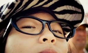Окуляри без скелець — писк азійської моди