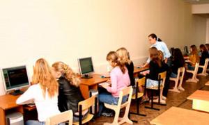 Китай безплатно дає українським школам комп’ютери 