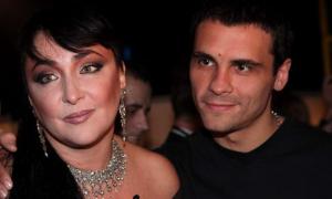 48-річна Лоліта хоче народити чоловіку дитину