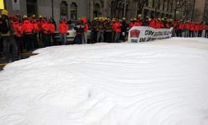 Барселонські пожежники протестують проти скорочення зарплат піною