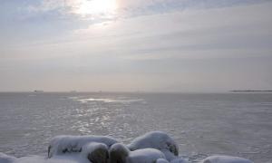 У Керченській протоці порядкує криголам, судна виводять із Азовського моря