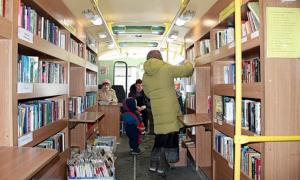 Азаров пустить у віддалені села пересувні бібліотеки