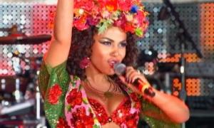 Гайтана конкурсне вбрання доповнить віночком