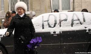 Луценко вже знає свій вирок, а його прихильники ще пікетують суд