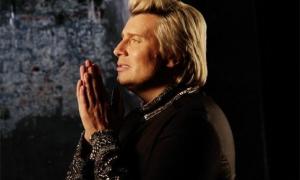 Баскова позбавили сина в обмін на творчість