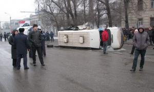 У Запоріжжі в маршрутку в’їхали дві вантажівки