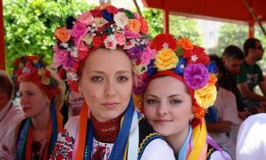 Середній вік українок — 43 роки, вони працьовиті, але заробляють менше, ніж чоловіки