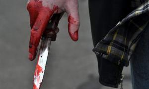 Вдарив кохану ножем у живіт