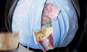 Щороку чиновники обкрадають країну на 50 мільярдів гривень