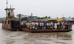 У Бангладеш після аварії порома 150 людей зникли безвісти