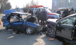 Страшна аварія у Луцьку: загинуло двоє людей 