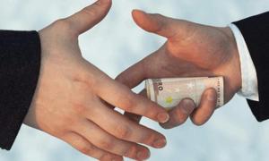 У Луцьку державного виконавця піймали з хабарем