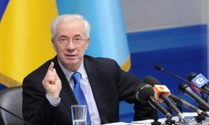 Журналісти порадили Азарову повчитись у школі гарних манер