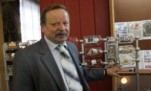 Мініатюрні вітрильники у пляшках можна побачити у Волинському краєзнавчому музеї