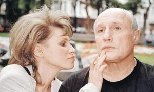 Олександру Пороховщикову про смерть дружини розповість священик 