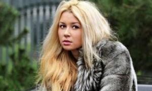 Неповнолітня дочка Заворотнюк показалась у спідній білизні