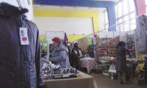 Кінотеатр «Промінь» перетворили на базар