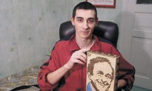 Майстер із Вінниці «малює» портрети й картини сірниками