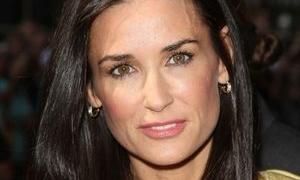 Демі Мур думає, що Катчер зустрічається з Ріанною