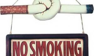 На тролейбусних зупинках будуть таблички про заборону куріння