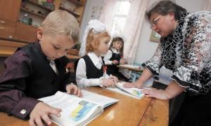 Вчителів початкових класів змусять викладати іноземну мову та інформатику